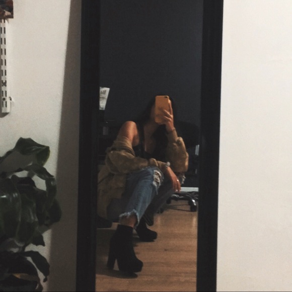 Meet your Posher, Alethea - Picture 2 of 2